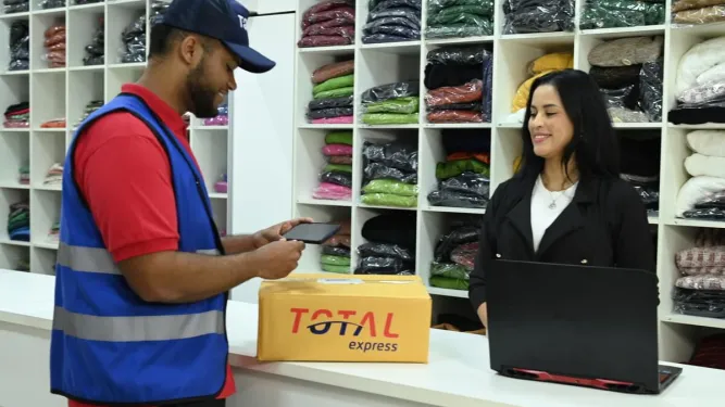Cliente da Total Express, que rastreou sua encomenda pelo smart label, recebendo sua mercadoria