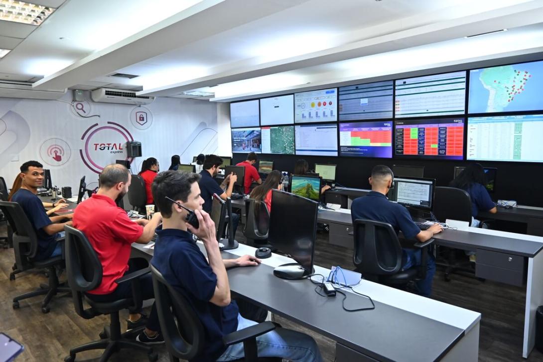 Novas tecnologias do varejo sendo usadas pela equipe da Total Express