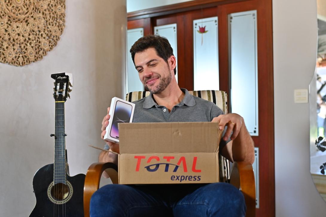 Homem dá dicas sobre o que vender no Dia dos Pais